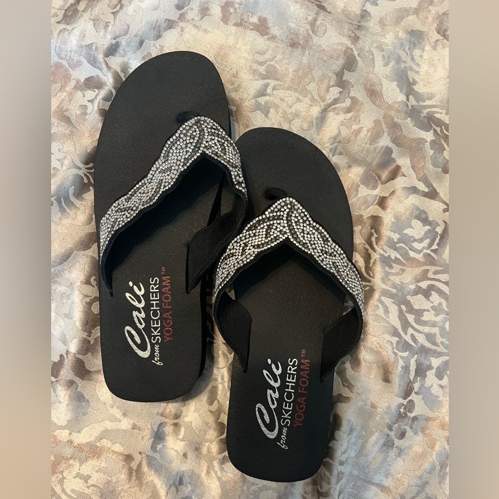Cali Foam Skechers  platform flip flops. Size 9